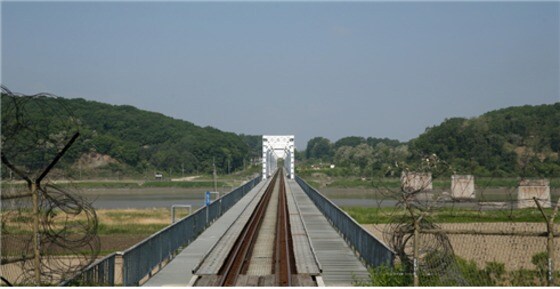 경의선 ´DMZ-train´으로만 건너볼 수 있는 임진강 철교 (코레일 제공) © News1