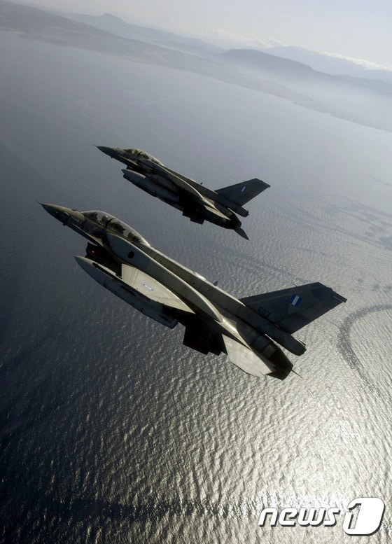 그리스 공군 소속 F-16 전투기. © AFP=News1
