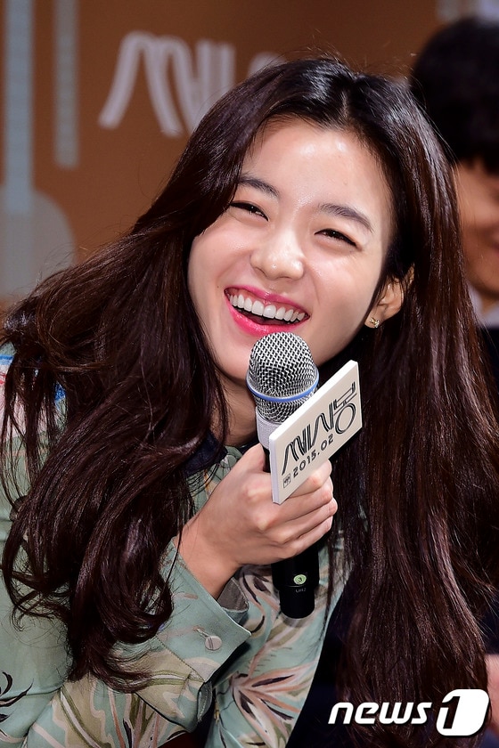 배우 한효주가 동생이 가해자로 지목된 '김일병 사건'으로 인해 논란에 휩싸였다.