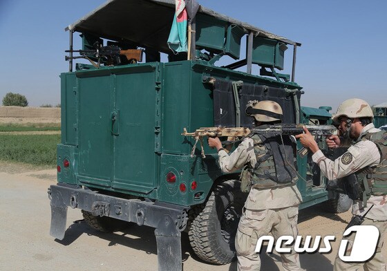 아프가니스탄 정부군이 남동부 가즈니에서 탈레반과 대치하고 있다. © AFP=뉴스1