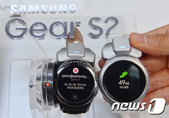 삼성전자의 스마트 웨어러블 기기 '삼성 기어S2'/뉴스1 © News1 