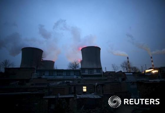중국 허베이성(河北省) 스자좡(石家莊)의 화력발전소. <자료 사진>© 로이터=뉴스1