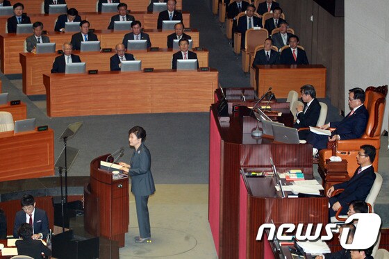 지난해 10월27일 박근혜 대통령의 국회 본회의 시정연설 모습. 2015.10.27/뉴스1 © News1 오대일 기자