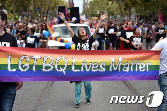지난 7월 미국 샌프란시스코에서 열린 게이 행진 © AFP=뉴스1