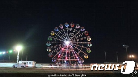 IS가 이라크 팔루자에 건설한 테마파크의 대회전 관람차(IS홍보 영상 캡처)© News1