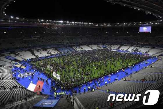 주변에서 두 차례 폭발음이 들린 프랑스 파리 스타드 드 프랑스 축구경기장.© AFP=뉴스1