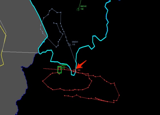 터키가 24일(현지시간) 공개한 러시아 전투기의 영공침해 레이더 지도. 하늘색으로 된 지역이 터키 영토이며 붉은 색이 러시아 전투기의 이동경로이다.© 뉴스1