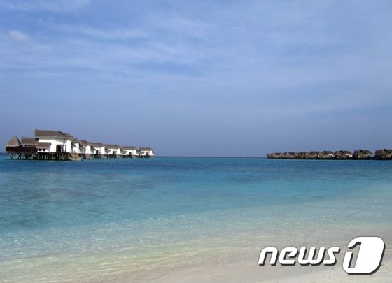 몰디브 남부 아톨지역의 한 럭셔리 해상 리조트 전경© AFP=뉴스1