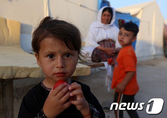 IS를 피해 이라크 북부 임시 캠프에 머물고 있는 야지디족. © AFP=뉴스1