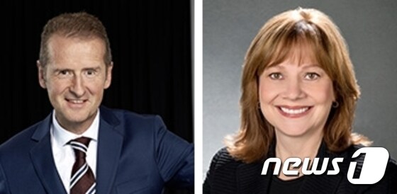 CES 기조연설에 나서는 르베르트 디이스 폭스바겐 CEO(왼쪽)과 메리 바라 GM CEO(오른쪽)© News1