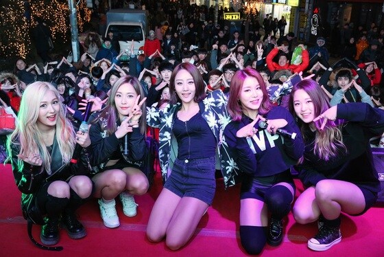 신인 걸그룹 에이코어가 지난달 31일 게릴라 윙카(Wingcar) 콘서트를 성공적으로 마쳤다. © 뉴스1스포츠 / 두리퍼블릭 엔터테인먼트
