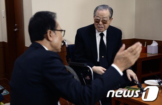 이명박 전 대통령(왼쪽)과 김종필 전 국무총리. © News1 양동욱 기자