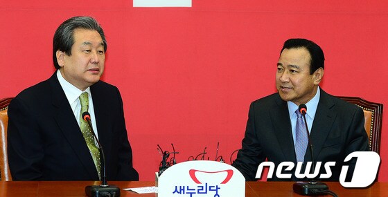 김무성 새누리당 대표(좌)-이완구 국무총리(우)  © News1 