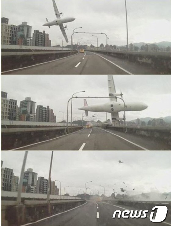 트랜스아시아 항공기 직전을 포착한 사진이 대만 SNS 등에 올라왔다. © 뉴스1 2015.02.04/뉴스1