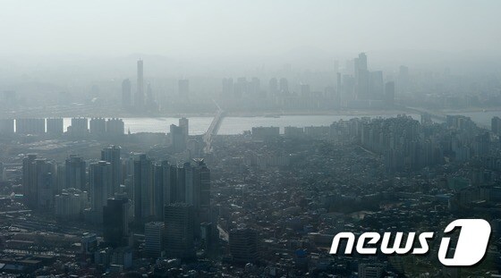 월요일인 2일은 전국이 맑은 가운데 일부 지역에서 옅은 황사가 나타나겠다. /뉴스 © News1 박지혜 기자