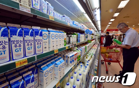 대형마트 우유 코너./© News1
