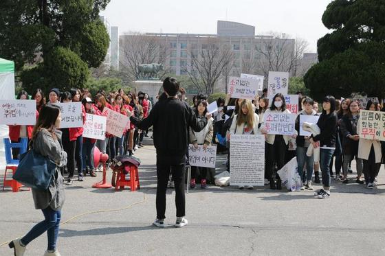 건국대 학사구조 개편 결정과 관련해 영화학과 학생들이 '수업 보이콧' 선언에 나섰다. (건국대 영화학과 비상대책위원회 페이스북) © News1