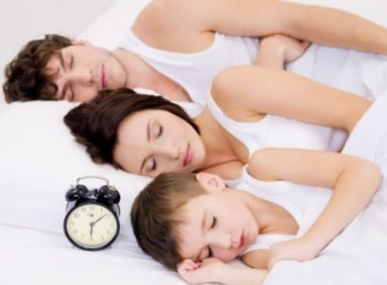 잠을 자고 있는 일가족./© News1