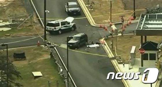 미국 국가안보국(NSA) 본부에 30일(현지시간) 수상한 차량이 돌진해 1명이 사망하고 다른 1명이 크게 다쳤다.(CNN캡처)© News1