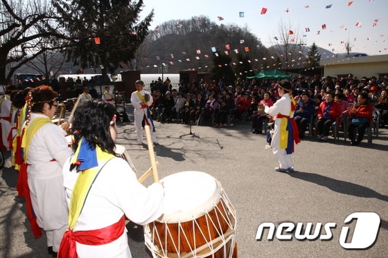 ´제19뢰 산외면 민속한마당축제´가 7일 충북 보은군 산외면사무소에서 열렸다. 사진제공=보은군청 © News1