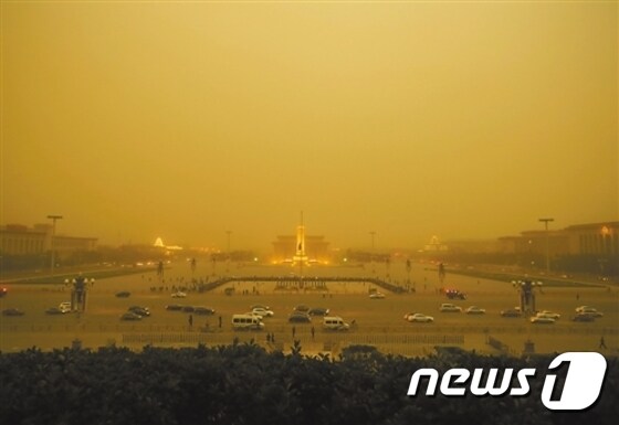 15일(현지시간) 오후 베이징 톈안먼 광장 모습. (사진 출처는 신화통신). © 뉴스1 2015.04.16/뉴스1 © News1