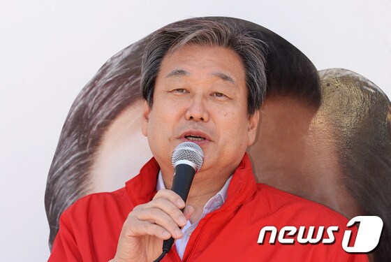 김무성 새누리당 대표. 2015.4.17/뉴스1 © News1 신웅수 기자