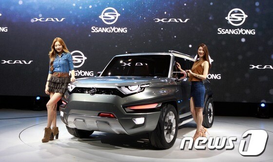 쌍용자동차가 스포츠유틸리티차량(SUV) 'XAV'를 세계 최초로 공개했다.