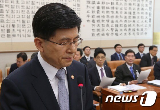 황교안 법무부 장관이 20일 서울 여의도 국회에서 열린 법제사법위원회 전체회의에 출석해 