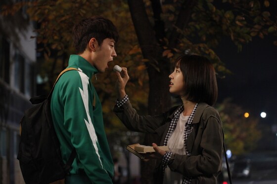 홍종현과 진세연이 달콤한 로맨스 연기를 펼쳤다.© News1스포츠/ 롯데 엔터