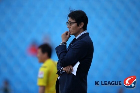 포항이 25일 인천과의 원정경기에서 1-1로 비겼다. 3연승 도전에 실패했다. 황선홍 감독은 외국인 공격수들의 활약에 아쉬움을 표했다. © News1스포츠/한국프로축구연맹 제공