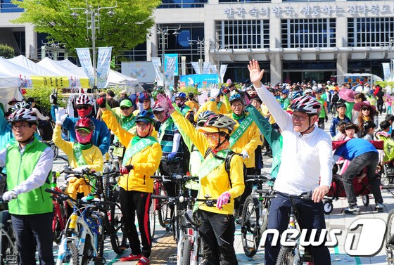자전거 대행진에 참석한 전주시민들/뉴스1 DB