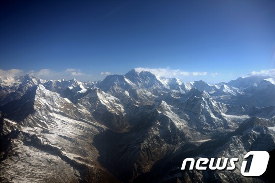 약 2500만년 전 발생한 두 지각판 인도판과 유라시아판의 충돌로 형성된 히말라야 산맥. © AFP=News1