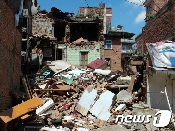 강진으로 무너진 네팔 수도 카트만두 건물들의 모습. (기아대책 제공) © News1 조희연 기자