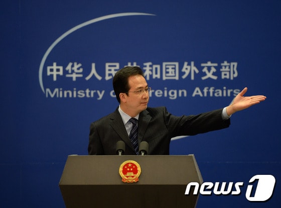 훙레이 중국 외교부 대변인. © AFP=뉴스1