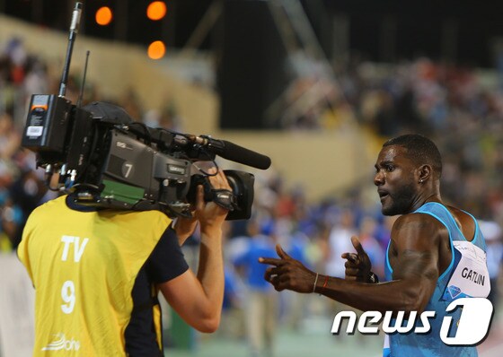 미국의 저스틴 게이틀린이 16일 카타르 도하에서 열린 국제육상경기연맹(IAAF) 다이아몬드리그 남자 100m 결승 개인 최고 기록인 9초 74를 기록하며 우승을 차지했다. © AFP=News1