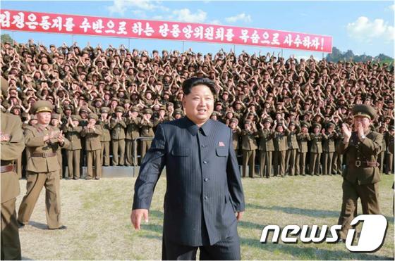 북한 김정은 노동당 제1비서가 제264연합부대 지휘부를 시찰했다고 24일 노동신문이 보도했다.(노동신문)© News1