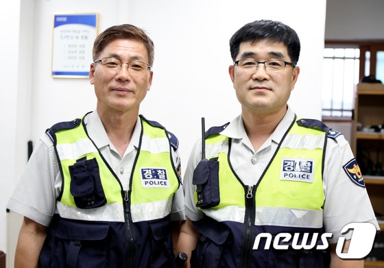 경북 안동경찰서 강남파출소 이교삼(왼쪽) 경위와 이창화 경사 © News1
