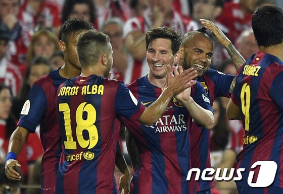 바르셀로나의 리오넬 메시가 31일(한국시간) 캄프 누에서 열린 아틀래틱 빌바오와의 2014-15 스페인 코파 델 레이 결승전에서 득점에 성공한 뒤 기뻐하고 있다. © AFP=News1
