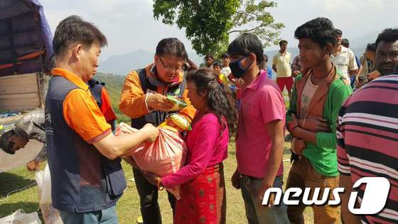 기아대책 '네팔 주민들에게 식량 지급을'