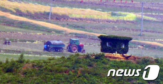 오두산 전망대에서 바라본 북한 개풍군 관산반도 북한군 초소. © News1 김명섭 기자