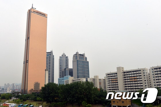 한화 갤러리아 면세점 부지 여의도 63빌딩 전경. 2015.6.15/뉴스1 © News1 박세연 기자