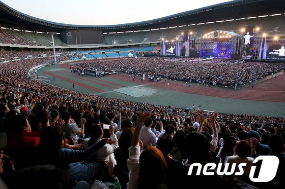 롯데면세점이 지난 5월 개최한 한류콘서트인 ´패밀리 페스티벌´ © News1