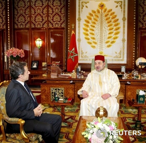 니콜라 사르코지 전 프랑스 대통령이 2015년 6월 모로코 수도 라바트의 왕궁을 예방, 모하메드 6세 국왕과 환담을 나누고 있다. © 로이터=News1