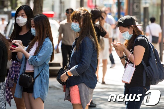 메르스 공포가 확산되던 지난 6월 서울 중구 명동 거리. © News1 유승관 기자