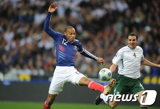 티에리 앙리(왼쪽) 전 프랑스 국가대표 축구 선수. © AFP=News1
