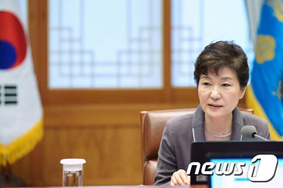 박근혜 대통령이 13일 오전 청와대에서 수석비서관회의를 주재하고 있다. (청와대) 2015.7.13/뉴스1 © News1 이광호 기자
