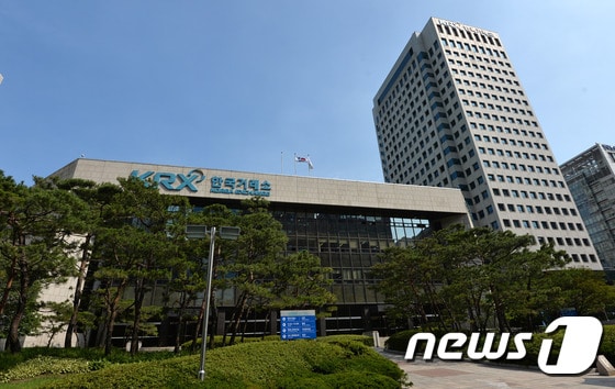 서울 여의도 한국거래소. 2015.7.2/뉴스1 © News1 박세연 기자