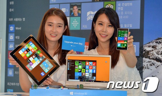 한국 마이크로소프트(MS) 모델들이 29일 서울 종로구 한국MS본사에서 