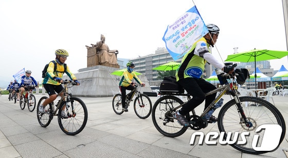 '광화문광장 달리는 자전거'