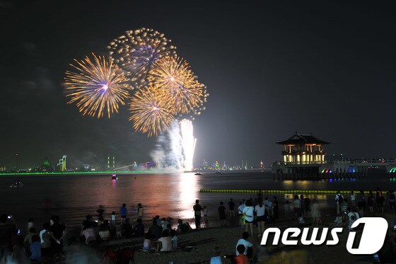 '제12회 포항국제불빛축제 개막 축포'